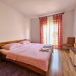 Two-bedroom In Ix דירה