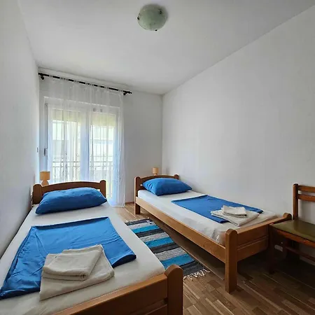 Apartman Two-bedroom In Ix Medulin
